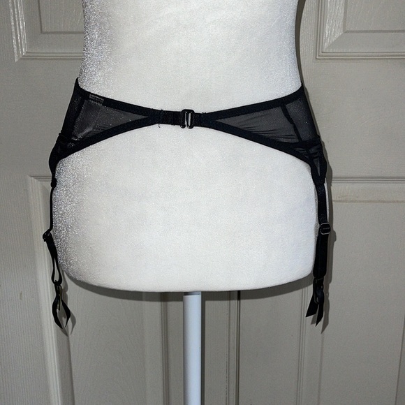 Victoria’s Secret Animal Print Under Black Lace Garter Belt - Picture 2 of 7